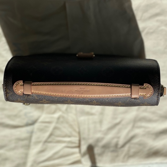 LOUIS VUITTON  Monogram Pochette Metis - Picture 2 of 9